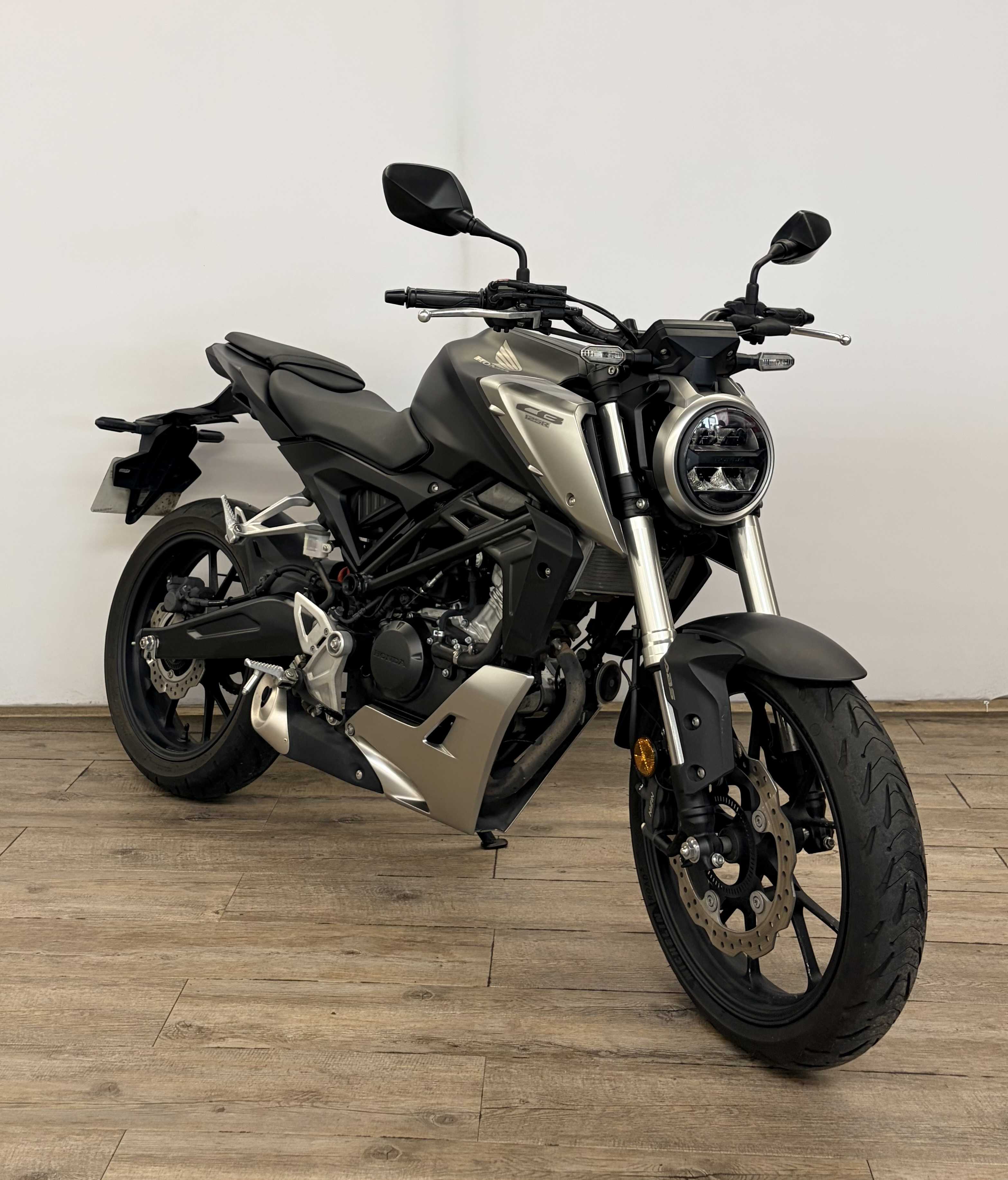 Honda CB 125 R 2018 HD vue 3/4 droite