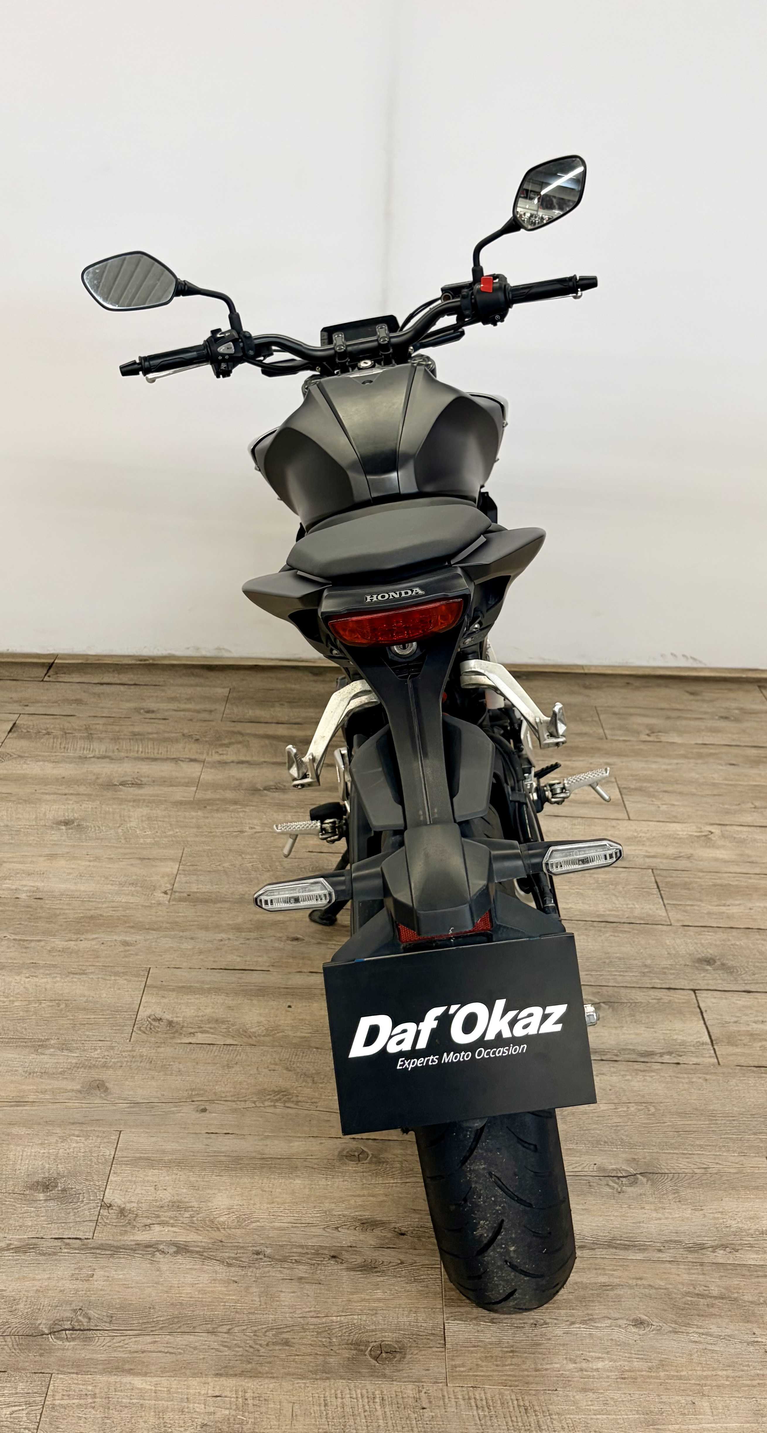 Honda CB 125 R 2018 HD vue arrière
