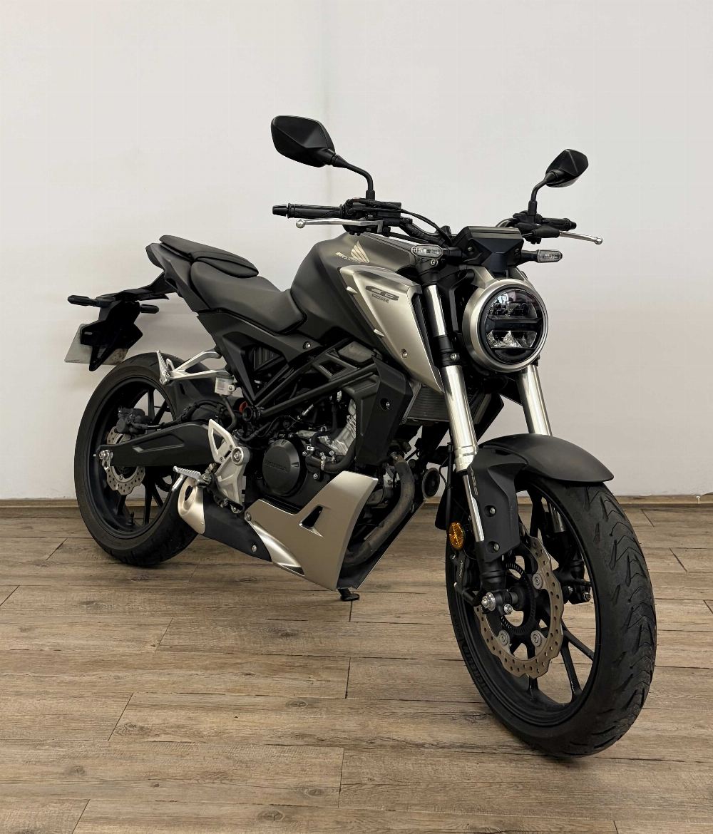 Honda CB 125 R 2018 vue 3/4 droite
