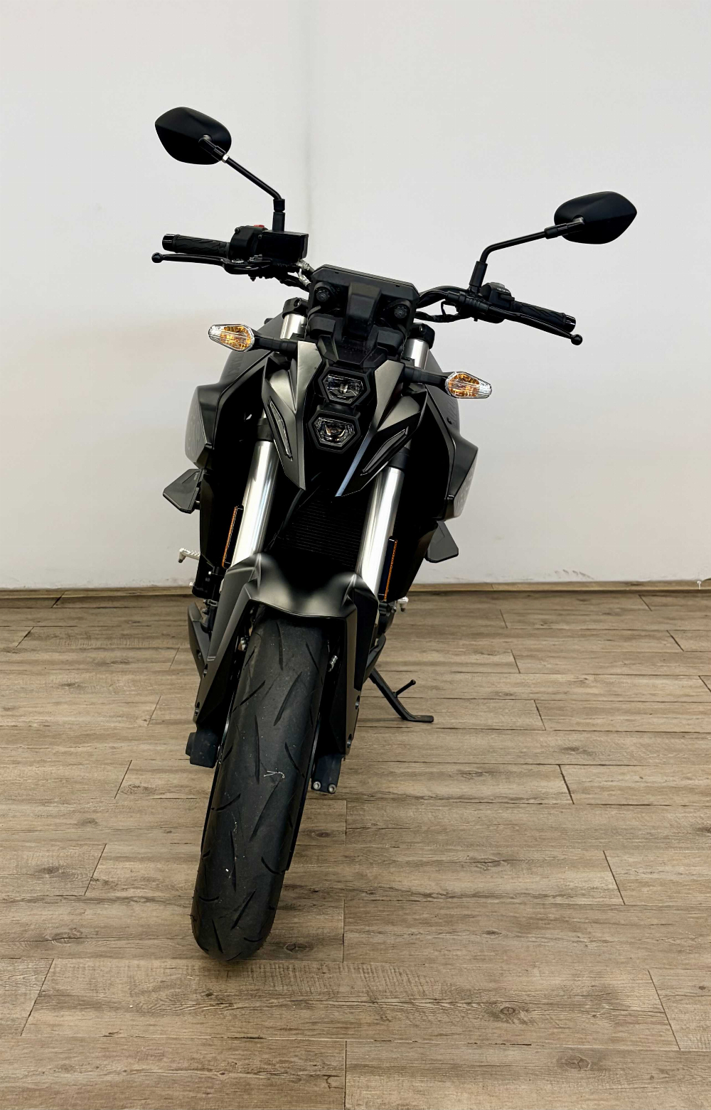 Suzuki GSX 800 8S 2023 vue avant