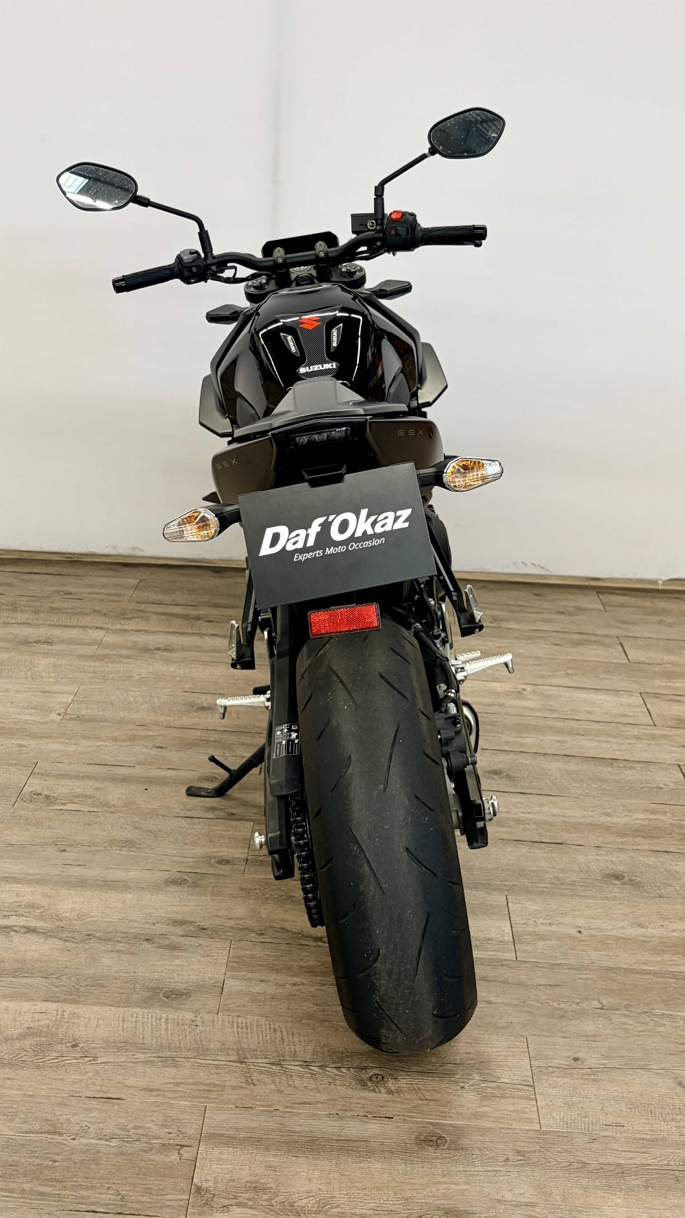 Suzuki GSX 800 8S 2023 vue arrière