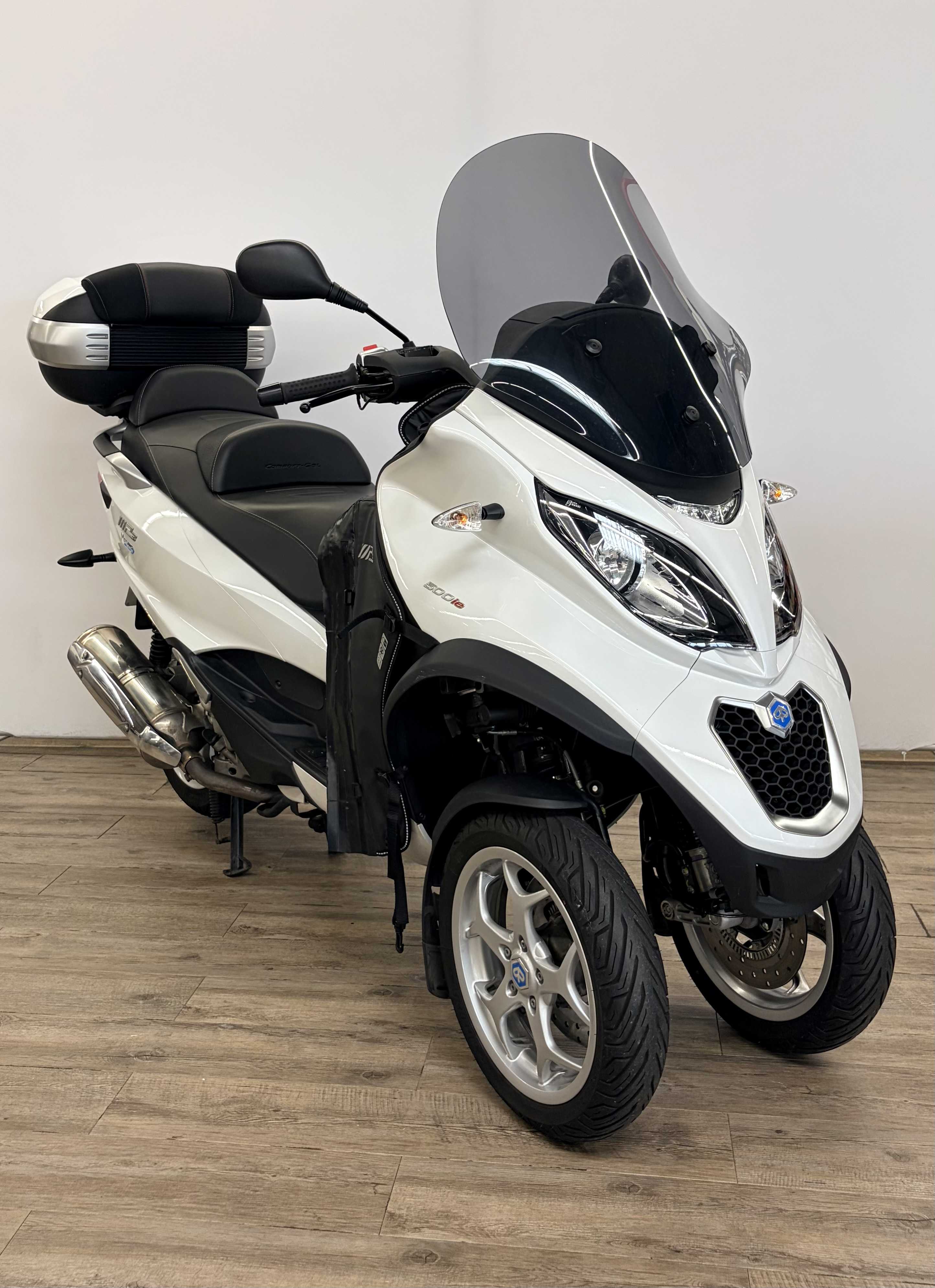 Piaggio MP3 500 LT Business 2016 HD vue 3/4 droite