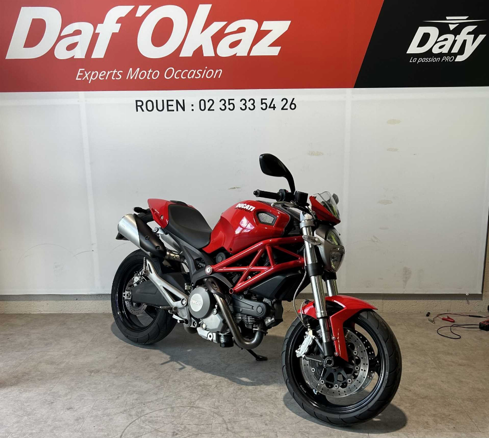 Ducati 696 Monster 2012 vue 3/4 droite