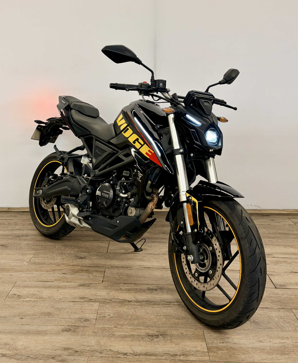 Voge NAKED 125 R ABS NAKED R ABS 2023 vue 3/4 droite
