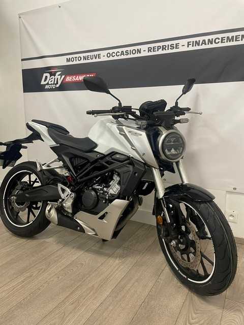 Honda CB 125 R 2018 vue 3/4 droite
