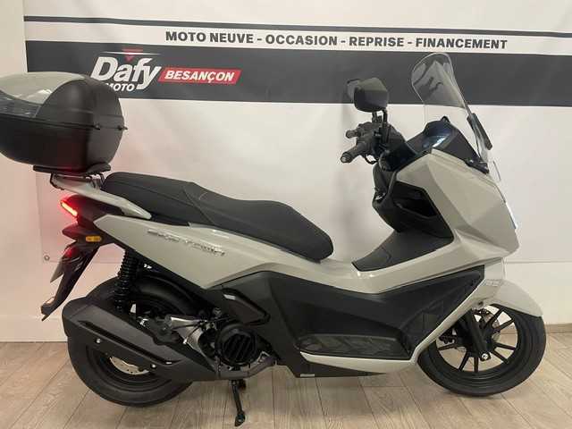 Kymco SKYTOWN 125 2026 vue 3/4 droite
