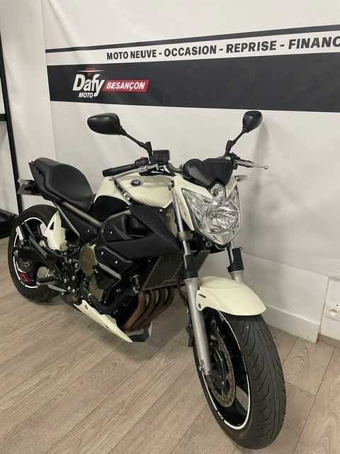 Yamaha XJ6   ABS 2016 vue avant