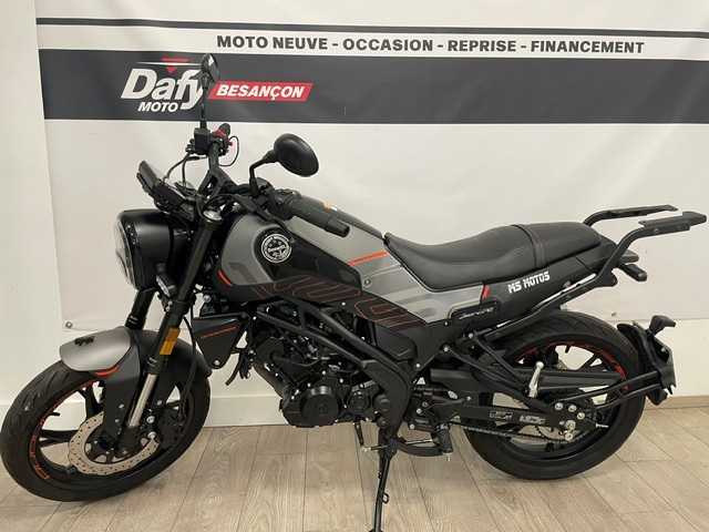 Benelli LEONCINO 125 2022 vue gauche