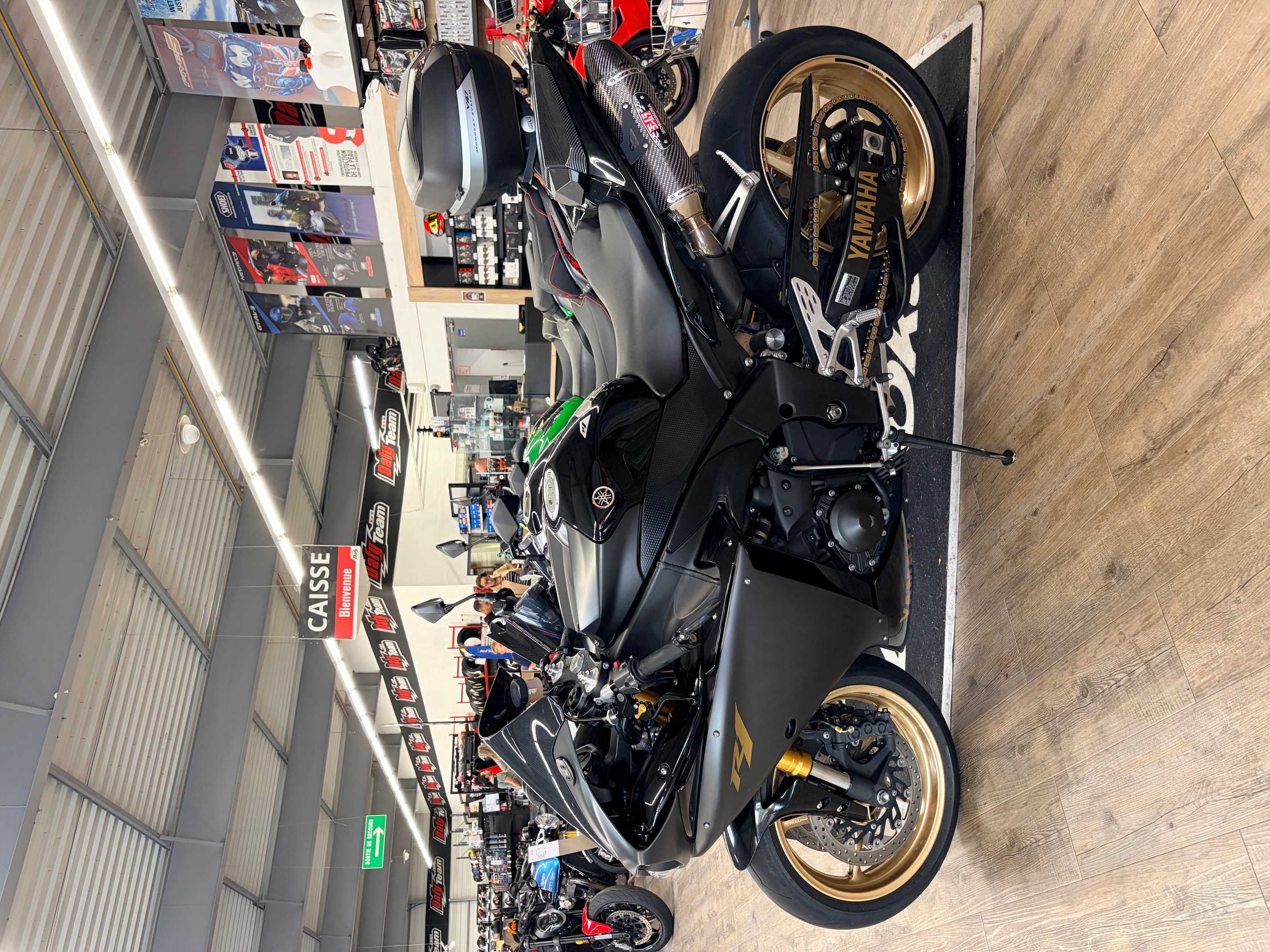 Yamaha YZF 1000 R1 2010 HD vue gauche