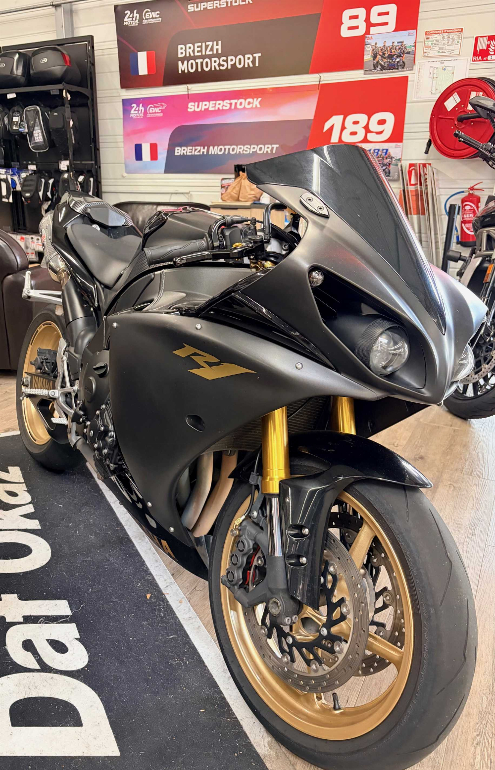 Yamaha YZF 1000 R1 2010 vue 3/4 droite