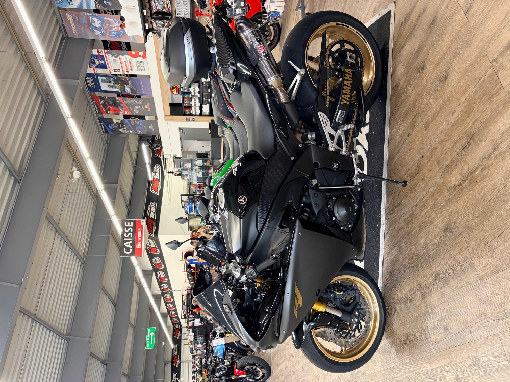 Yamaha YZF 1000 R1 2010 vue gauche