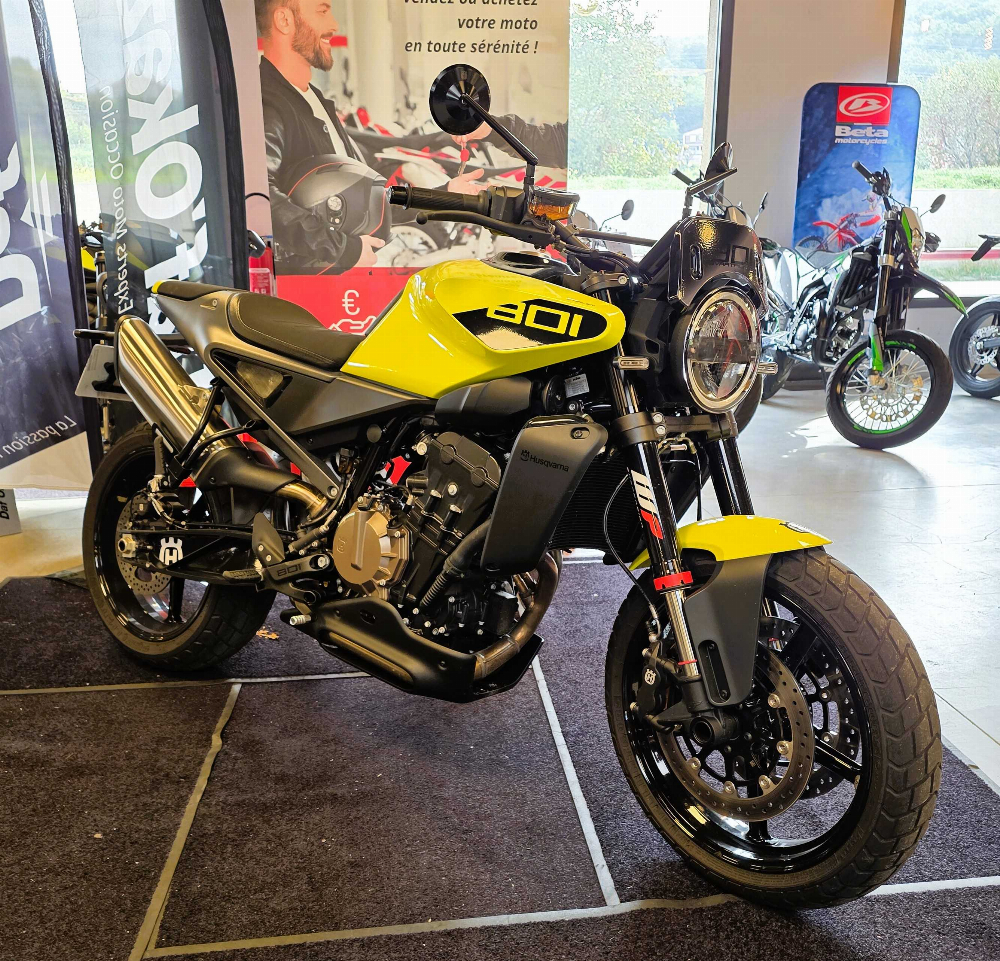 Husqvarna Svartpilen 801 2024 vue 3/4 droite