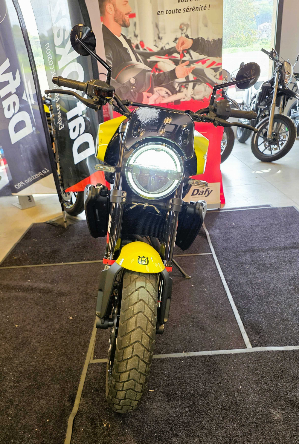 Husqvarna Svartpilen 801 2024 vue avant
