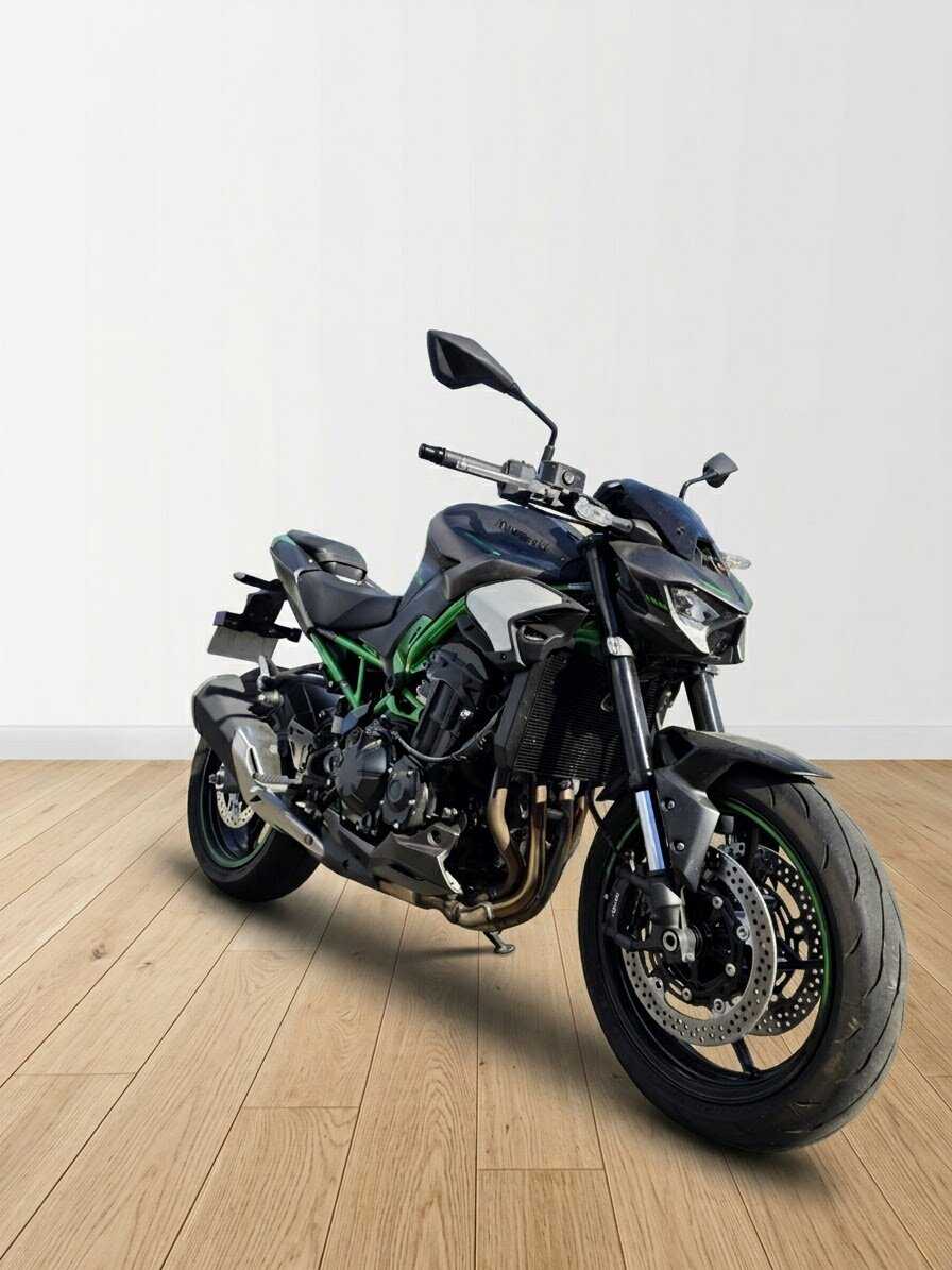Kawasaki Z 900 2025 HD vue 3/4 droite
