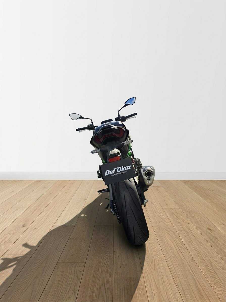 Kawasaki Z 900 2025 vue arrière