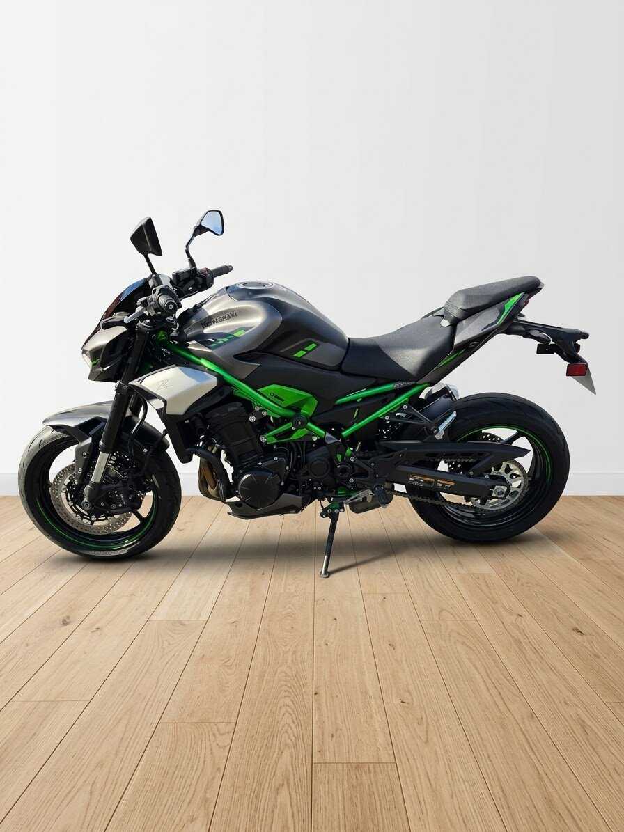 Kawasaki Z 900 2025 vue gauche