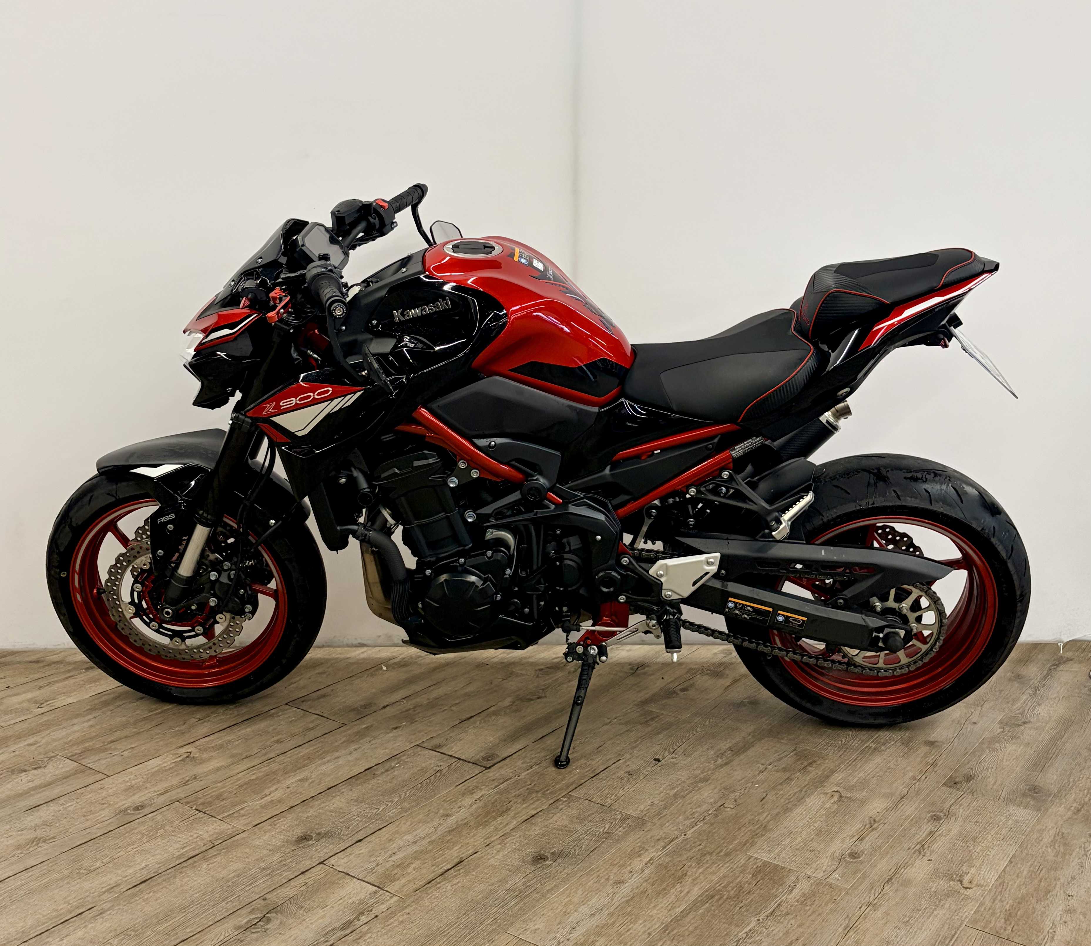 Kawasaki Z 900 2023 HD vue gauche