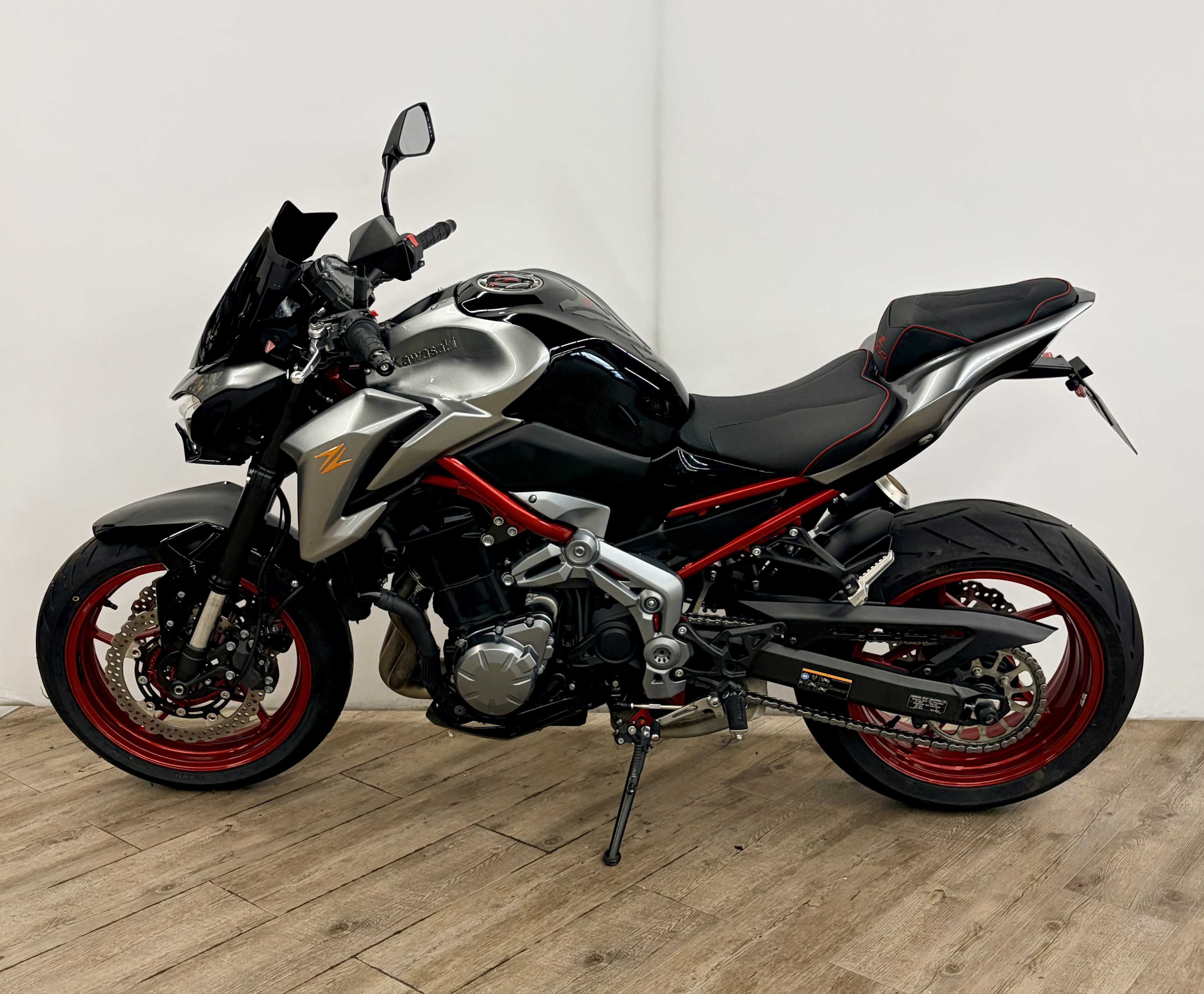 Kawasaki Z 900 2019 HD vue gauche