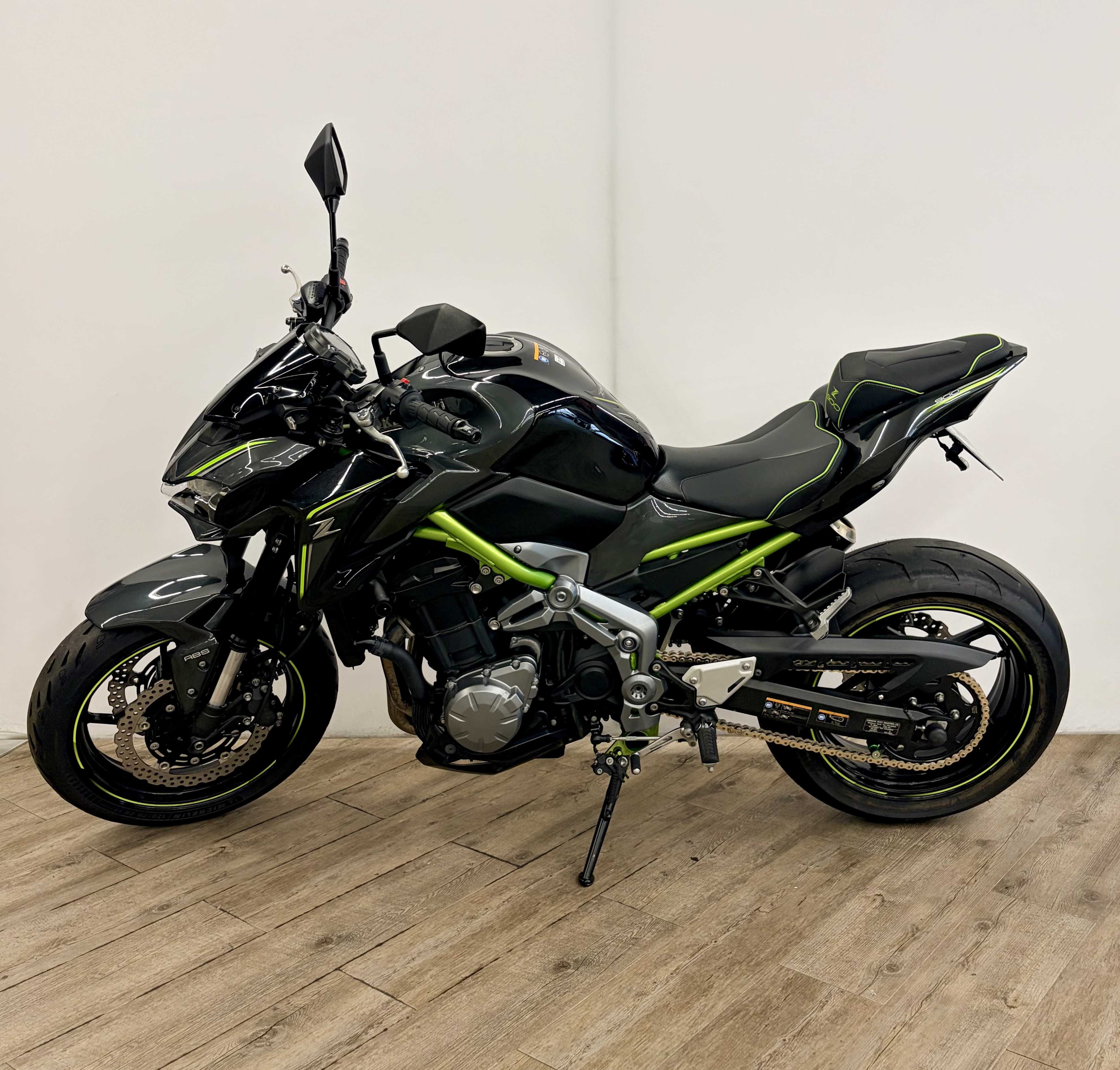 Kawasaki Z 900 2018 HD vue gauche