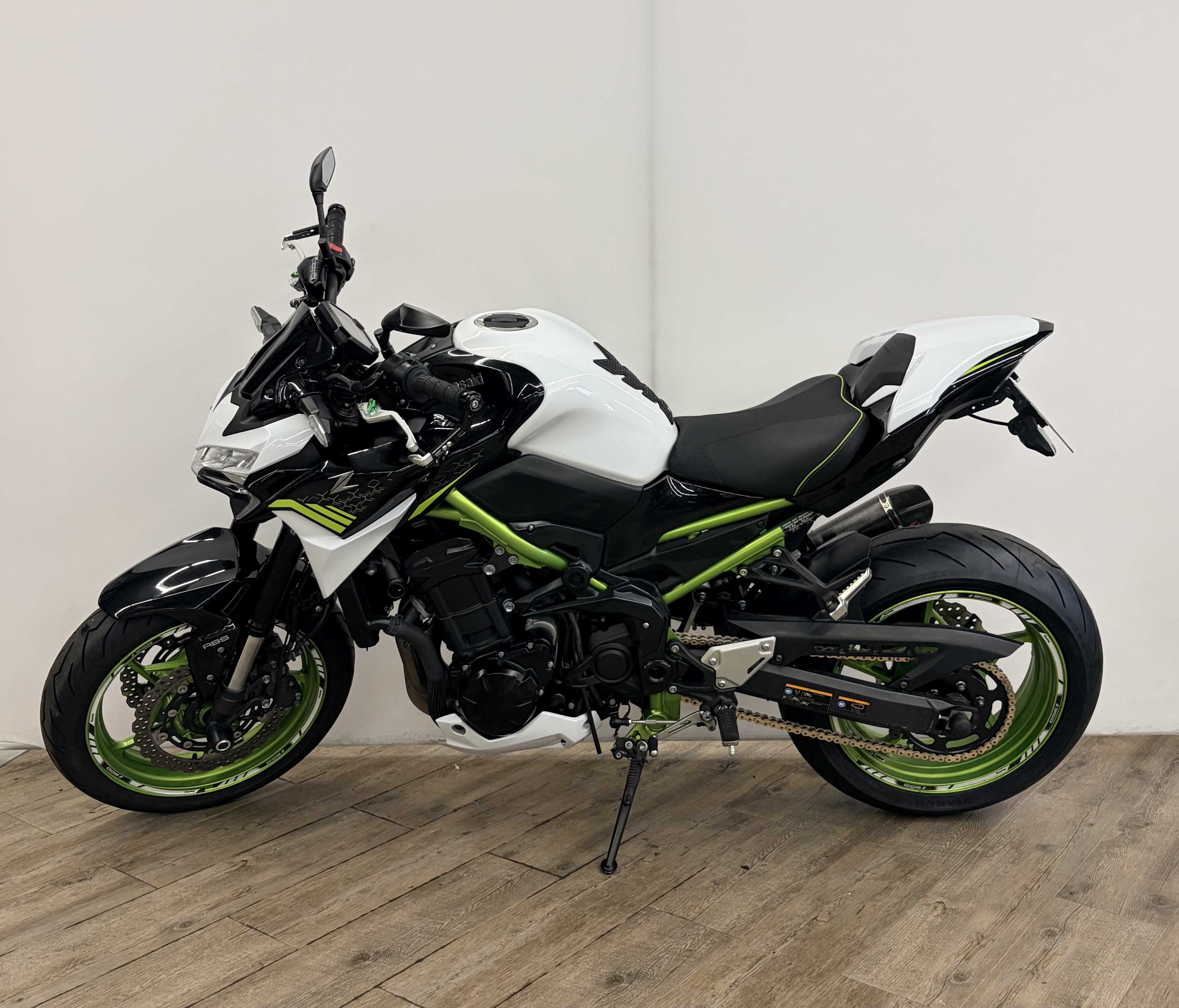 Kawasaki Z 900 2022 HD vue gauche