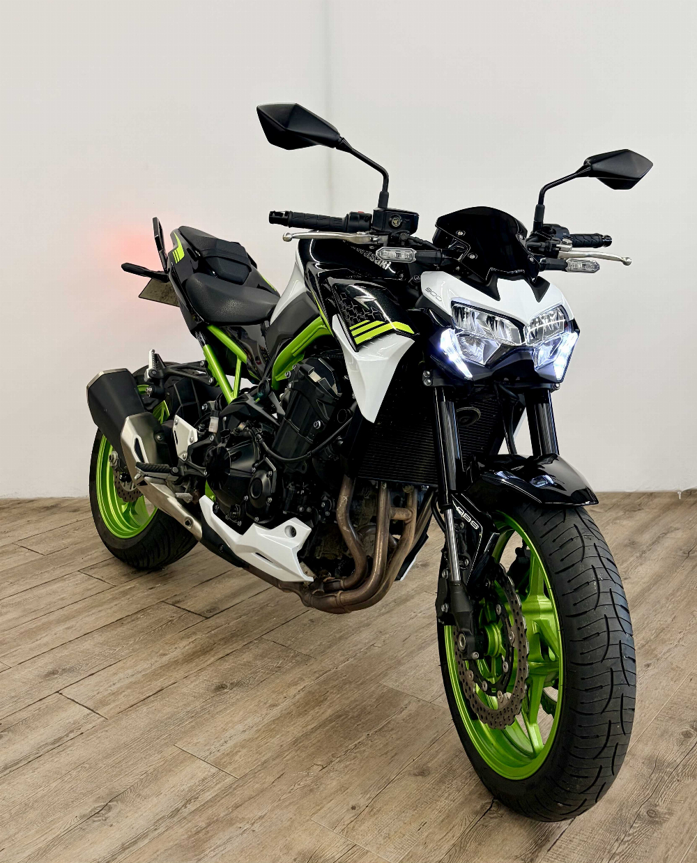 Kawasaki Z 900 2021 vue 3/4 droite