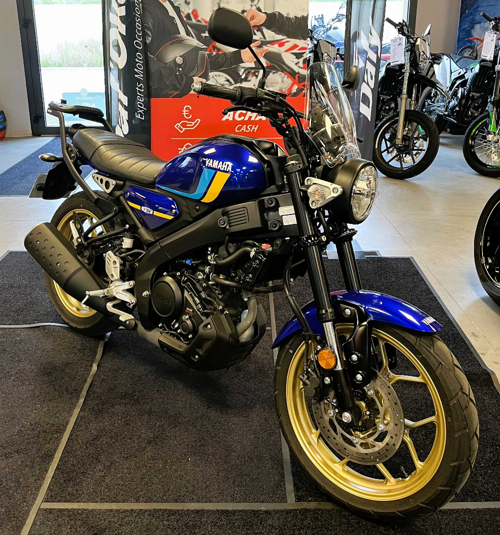 Yamaha XSR 125 2023 vue 3/4 droite