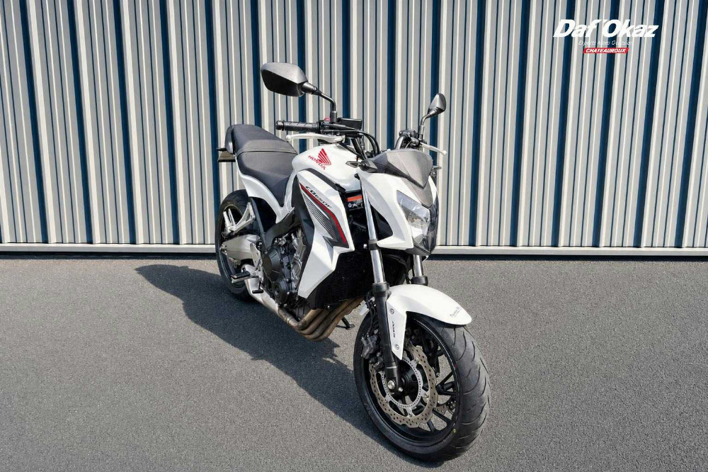 Honda CB 650 F ABS 2016 vue 3/4 droite