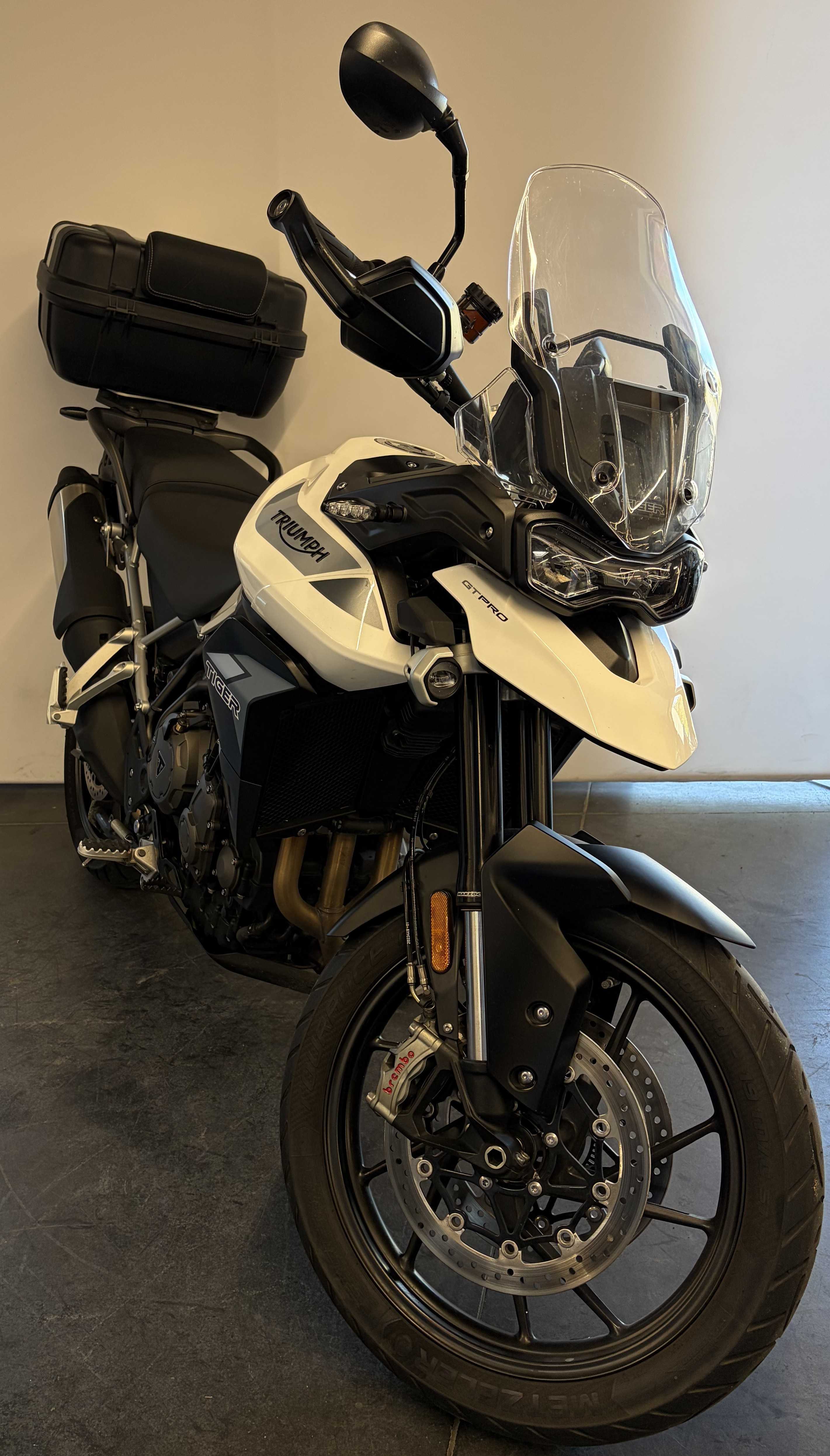 Triumph 900 Tiger GT Pro 2022 HD vue 3/4 droite