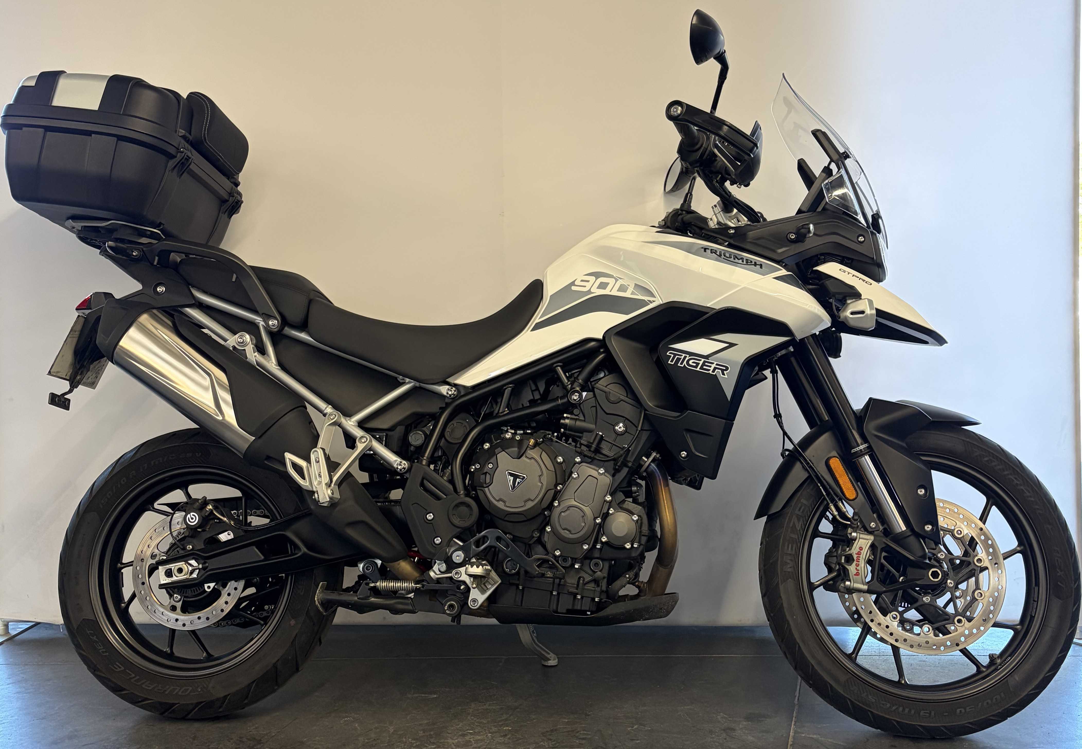 Triumph 900 Tiger GT Pro 2022 HD vue gauche