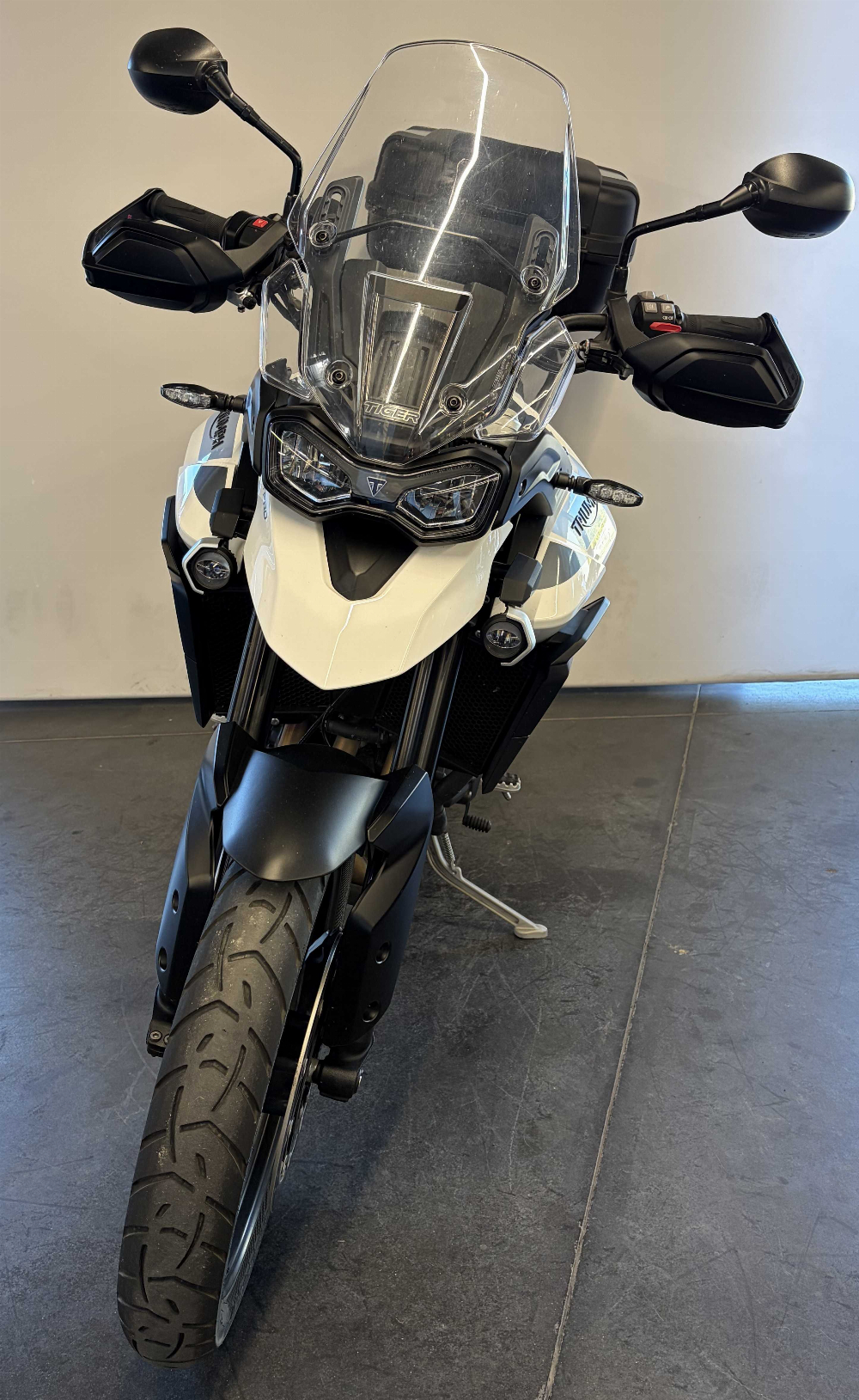 Triumph 900 Tiger GT Pro 2022 vue avant