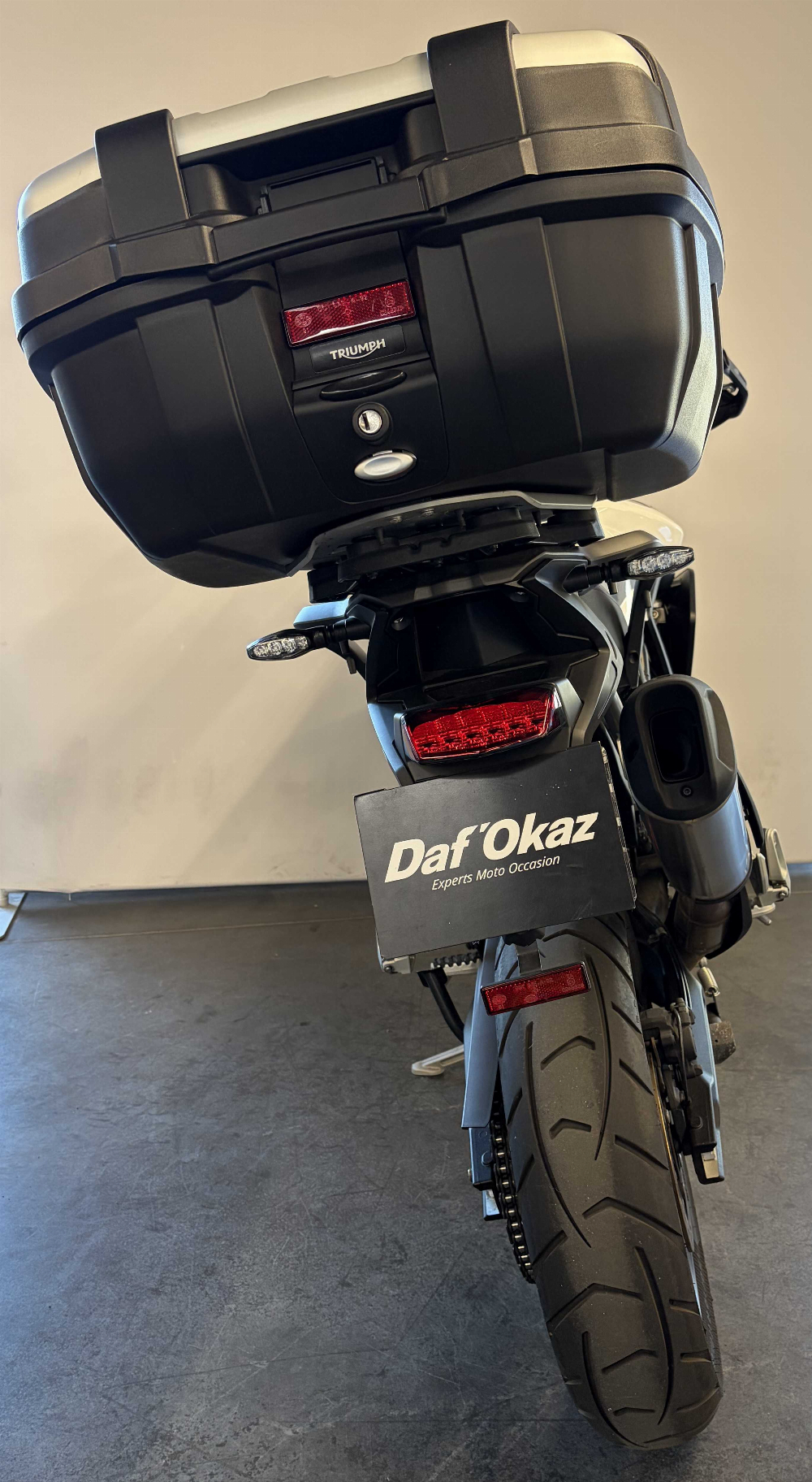 Triumph 900 Tiger GT Pro 2022 vue arrière