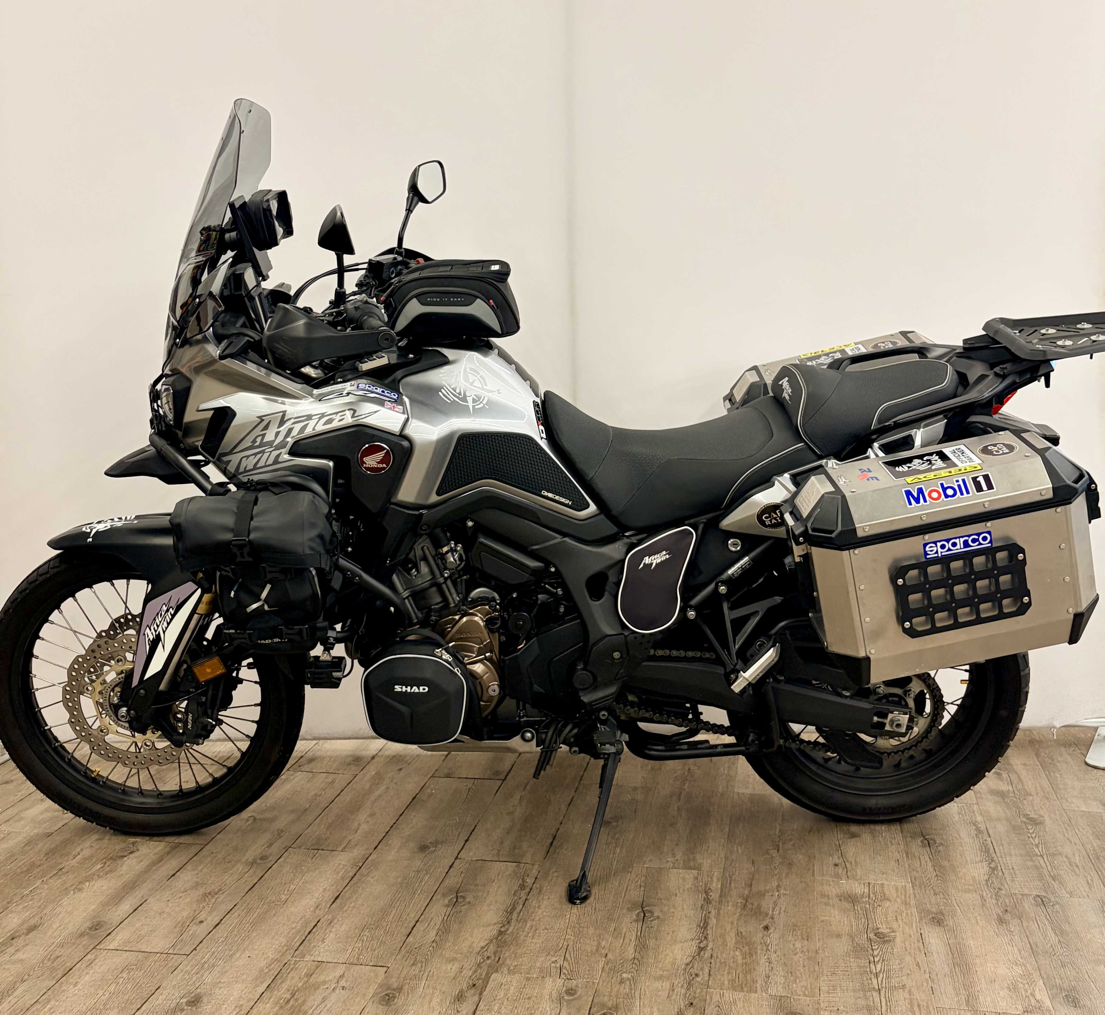Honda CRF 1000 L Africa Twin 2016 HD vue gauche