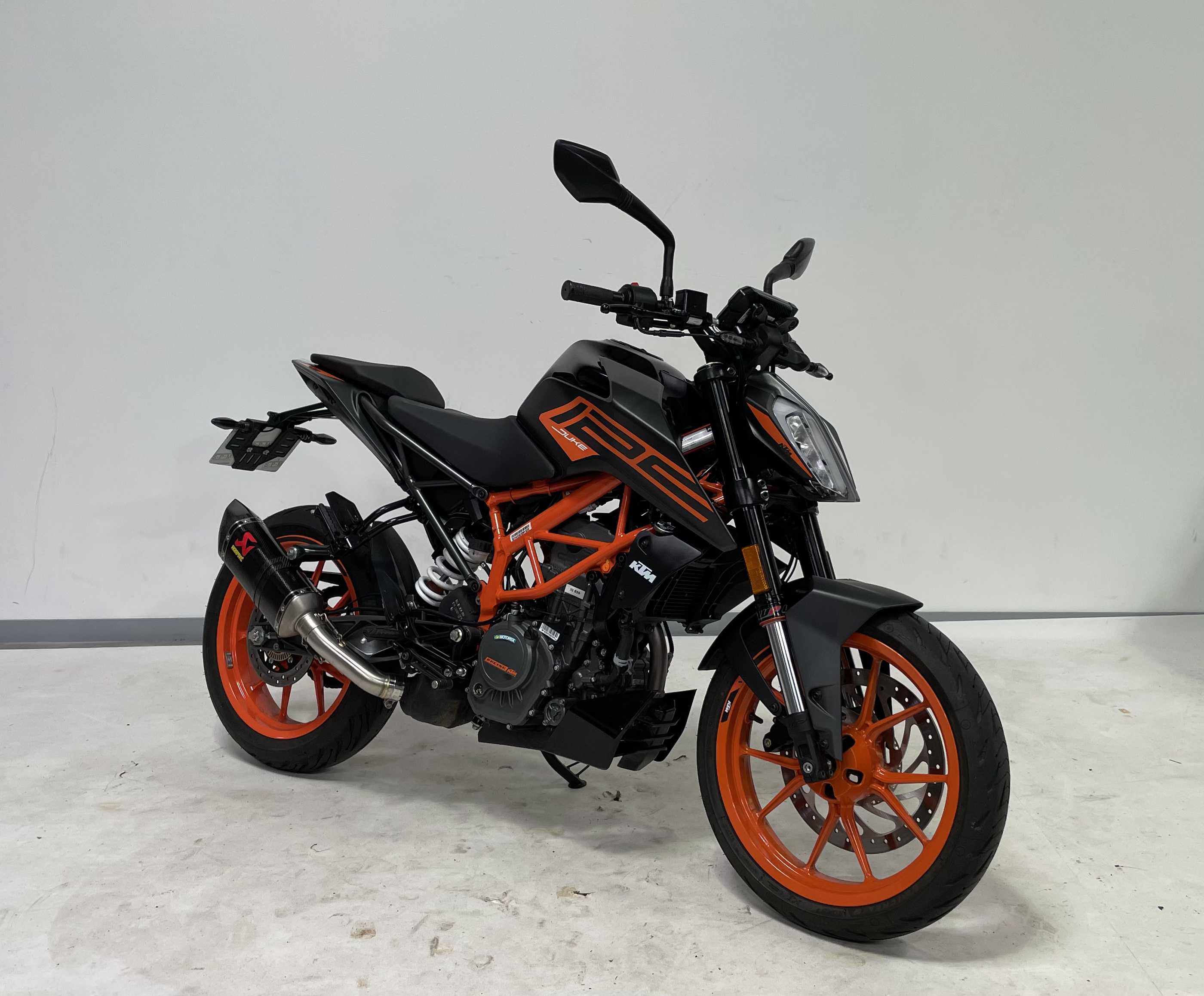 KTM 125 Duke 2021 HD vue 3/4 droite