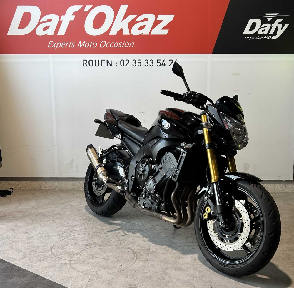 Yamaha FZ8 N 2011 vue 3/4 droite