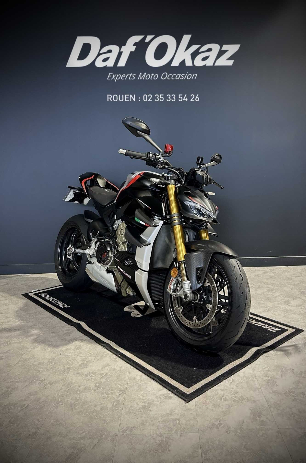 Ducati STREETFIGHTER V4 SP 2023 vue 3/4 droite
