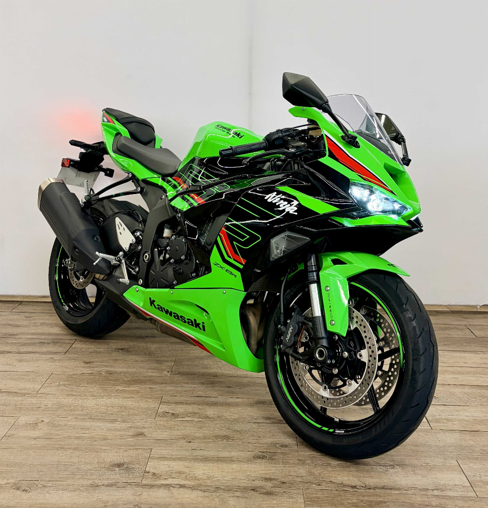 Kawasaki ZX-6R 636 Ninja 2023 vue 3/4 droite