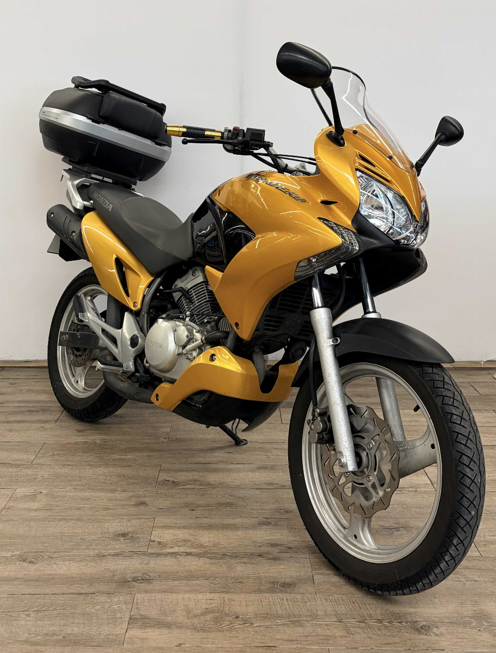 Honda XL 125 V Varadero 2008 vue 3/4 droite