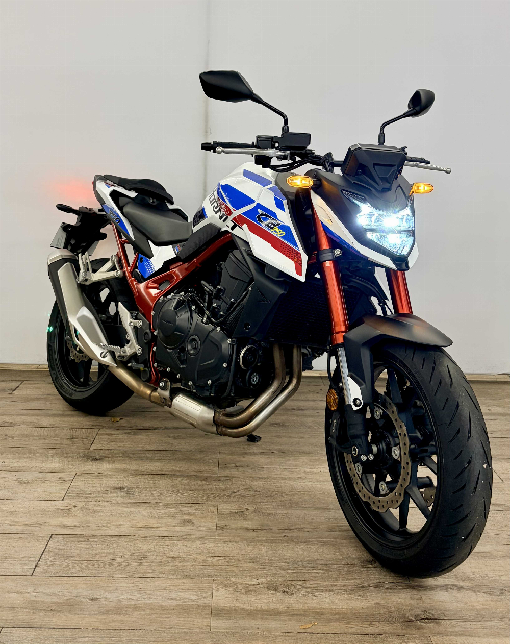 Honda CB 750 ABS CB Hornet A 2025 vue 3/4 droite