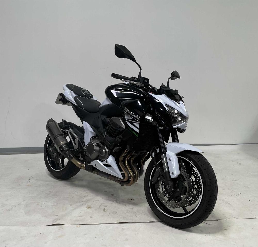 Kawasaki Z 800 2013 vue 3/4 droite