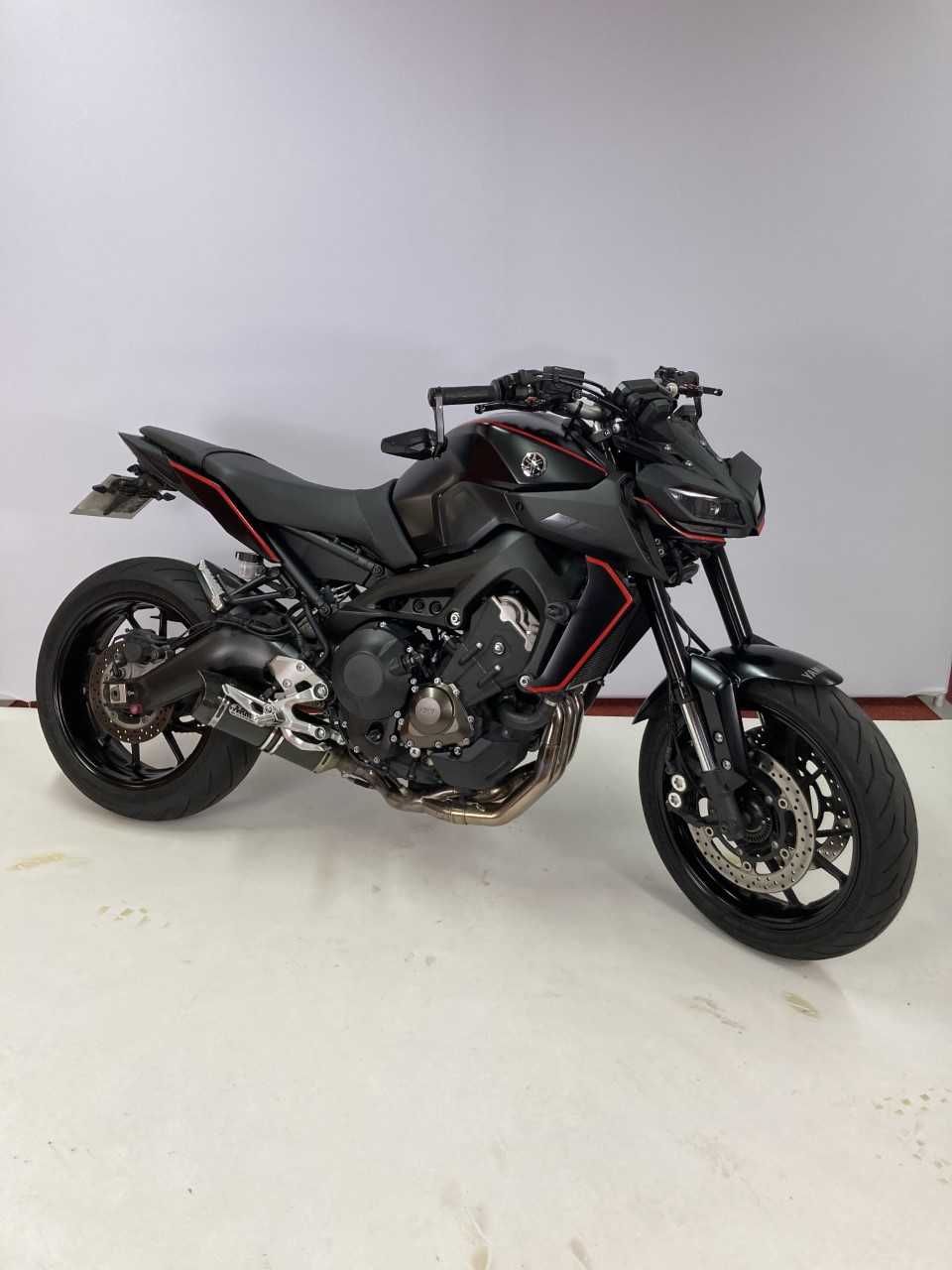 Yamaha MT-09 850 ABS 2019 vue 3/4 droite