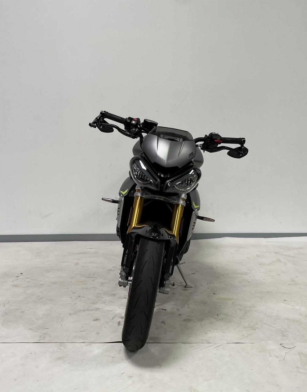 Triumph 1200 Speed Triple RS 2021 vue avant