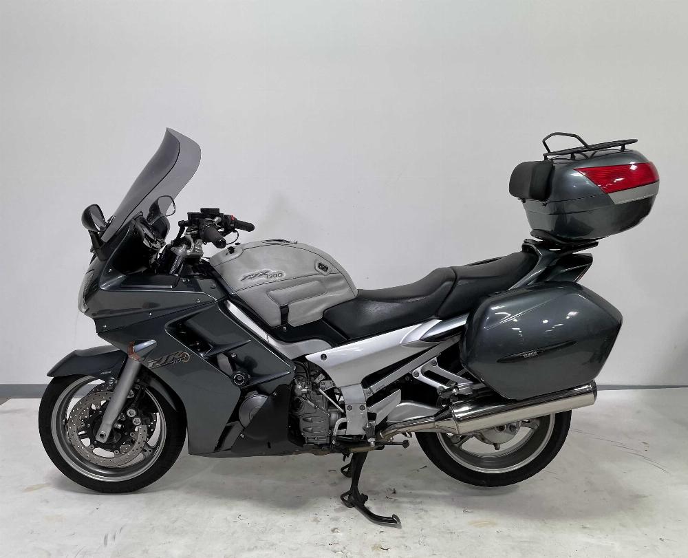 Yamaha FJR1300 2005 vue gauche