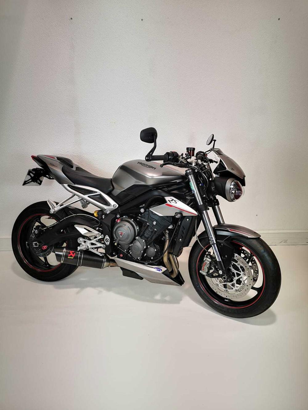 Triumph Street triple RS 2018 vue 3/4 droite