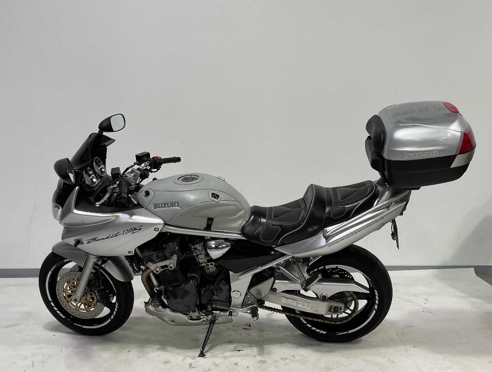 Suzuki GSF1200SBandit 2003 vue gauche