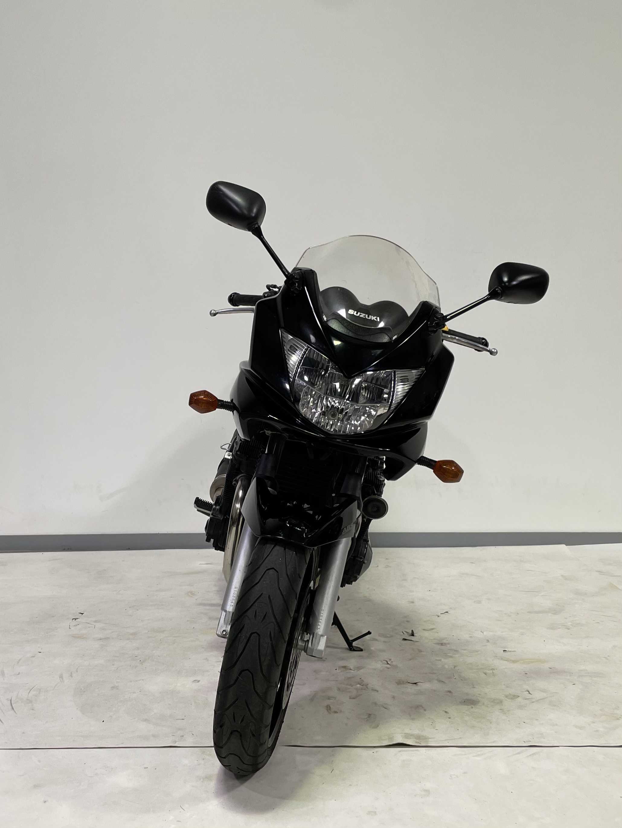 Suzuki GSF650SBandit 2005 HD vue avant