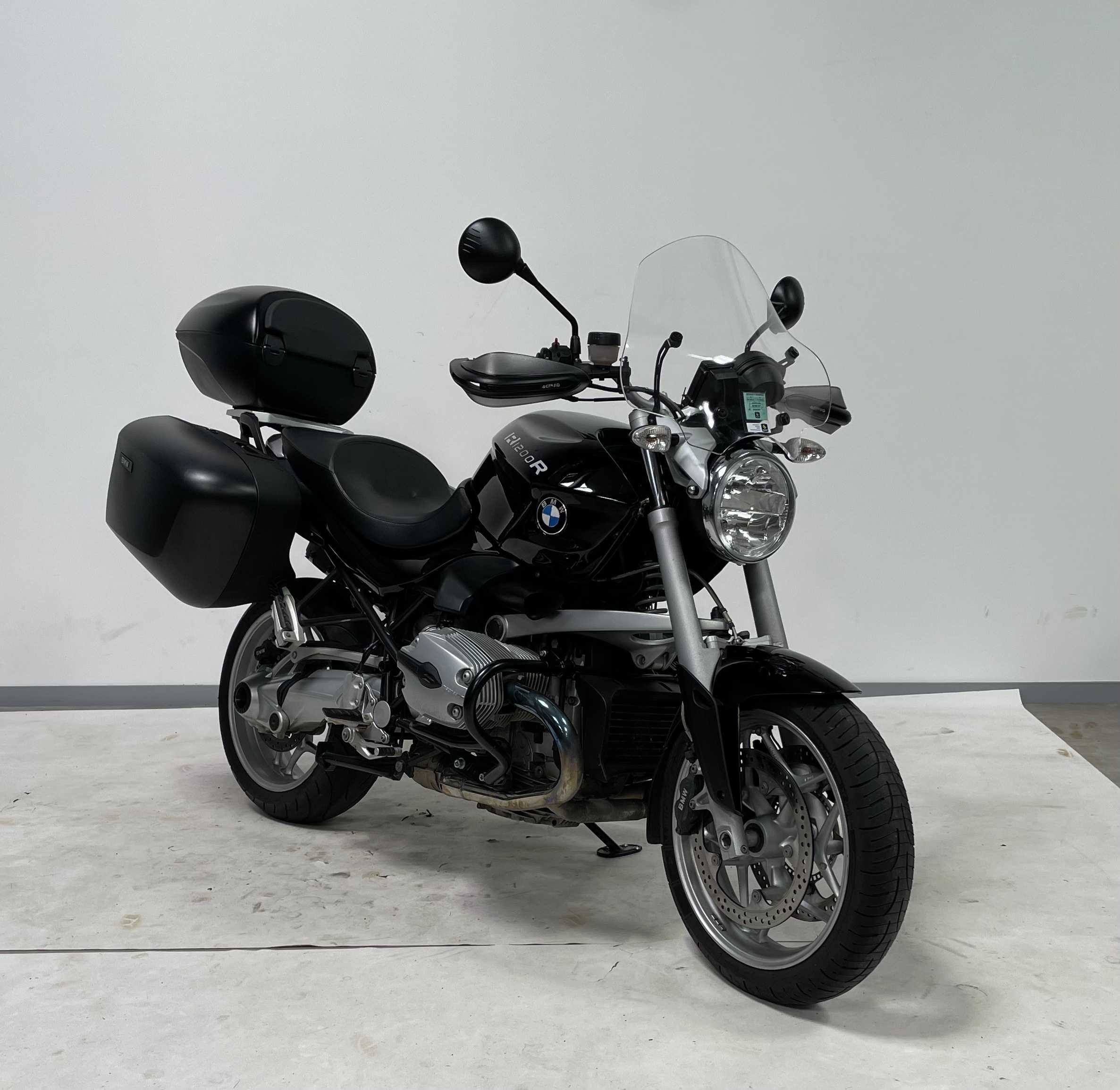 BMW R1200R 2008 HD vue 3/4 droite