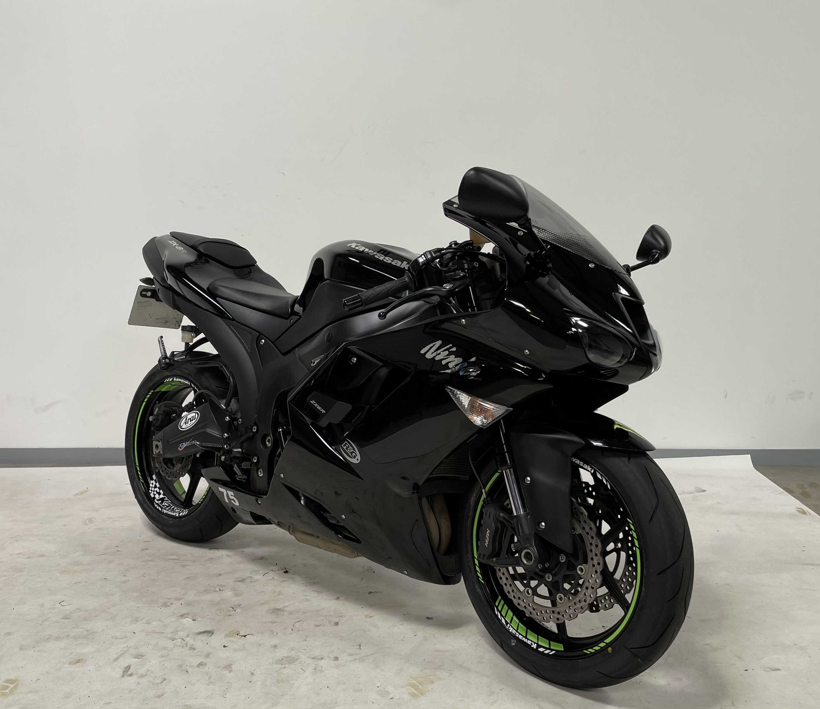 Kawasaki ZX-6R600Ninja 2008 HD vue 3/4 droite