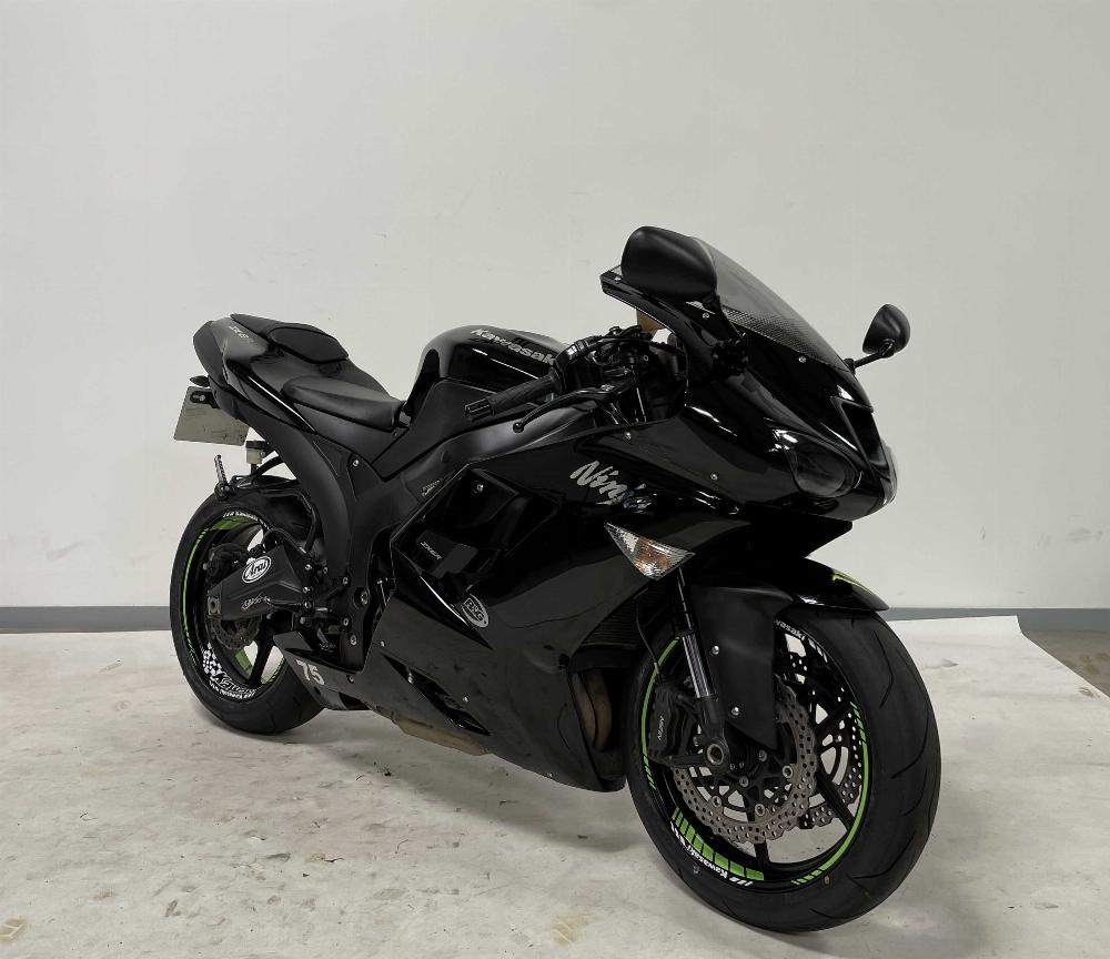 Kawasaki ZX-6R600Ninja 2008 vue 3/4 droite