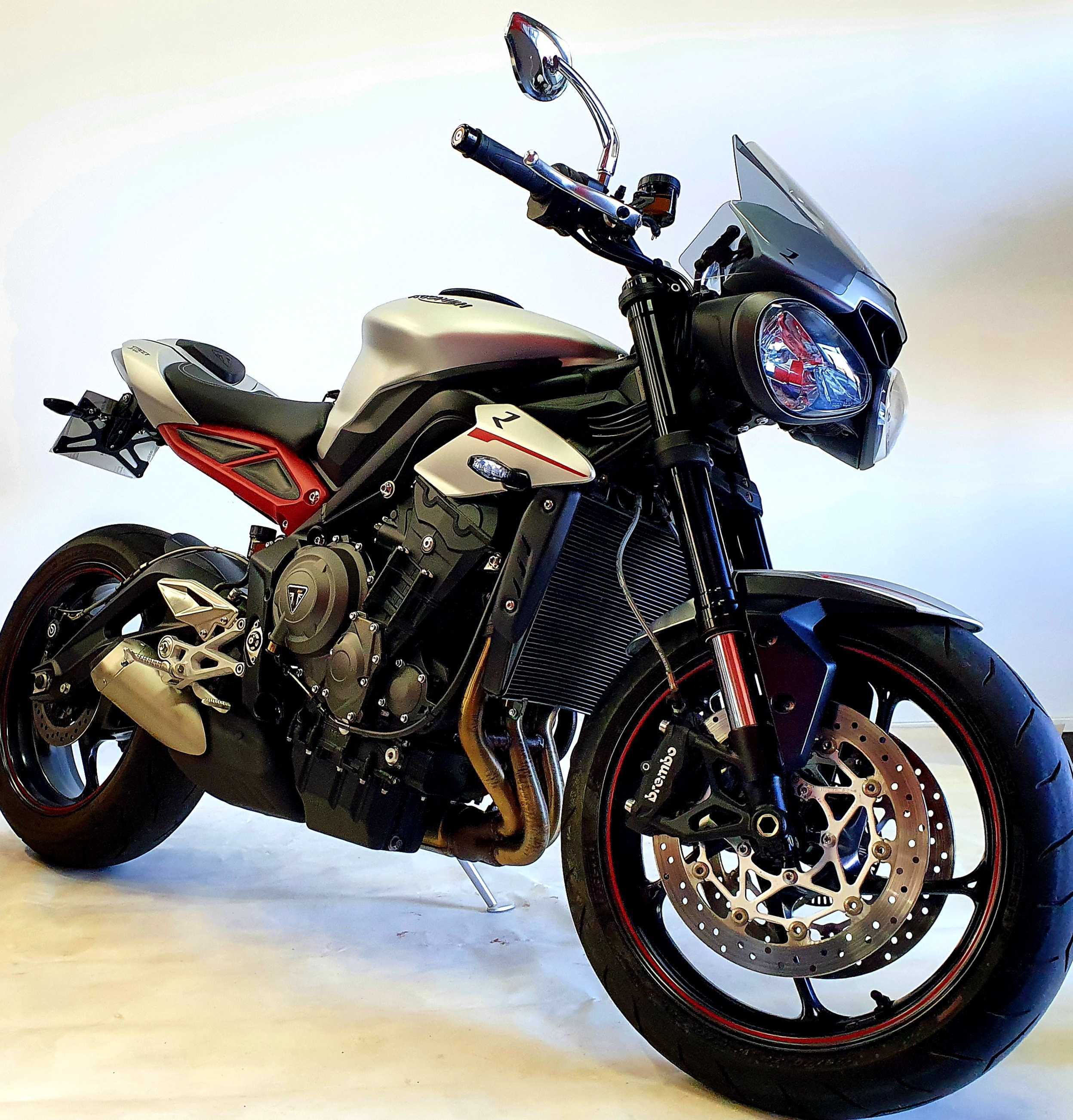 Triumph street triple r 2019 HD vue 3/4 droite