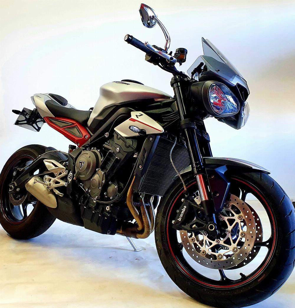 Triumph street triple r 2019 vue 3/4 droite